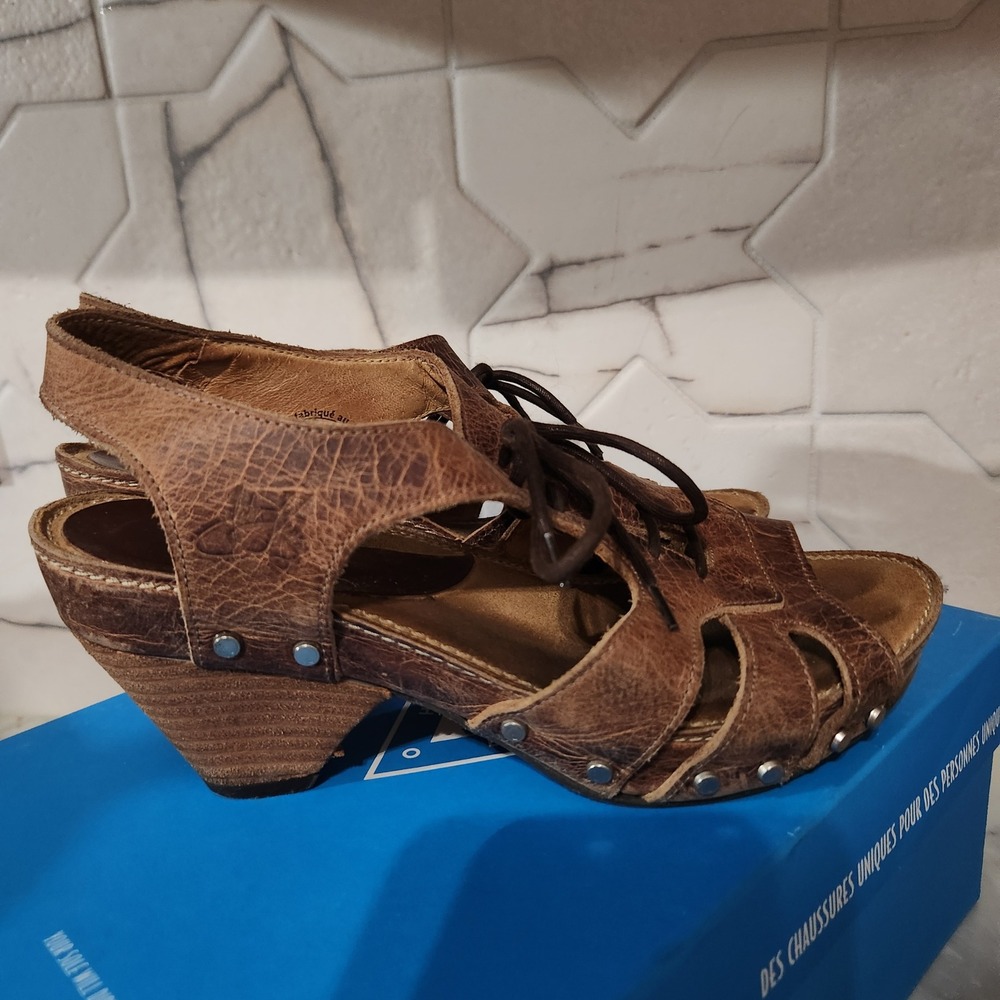 John Fluevog Joan Brown Sand Leather Lace Up Clog Sandals Wood cowgirl comfort